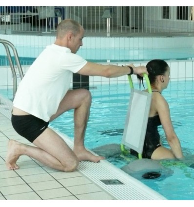 Mise à l’eau dans la piscine